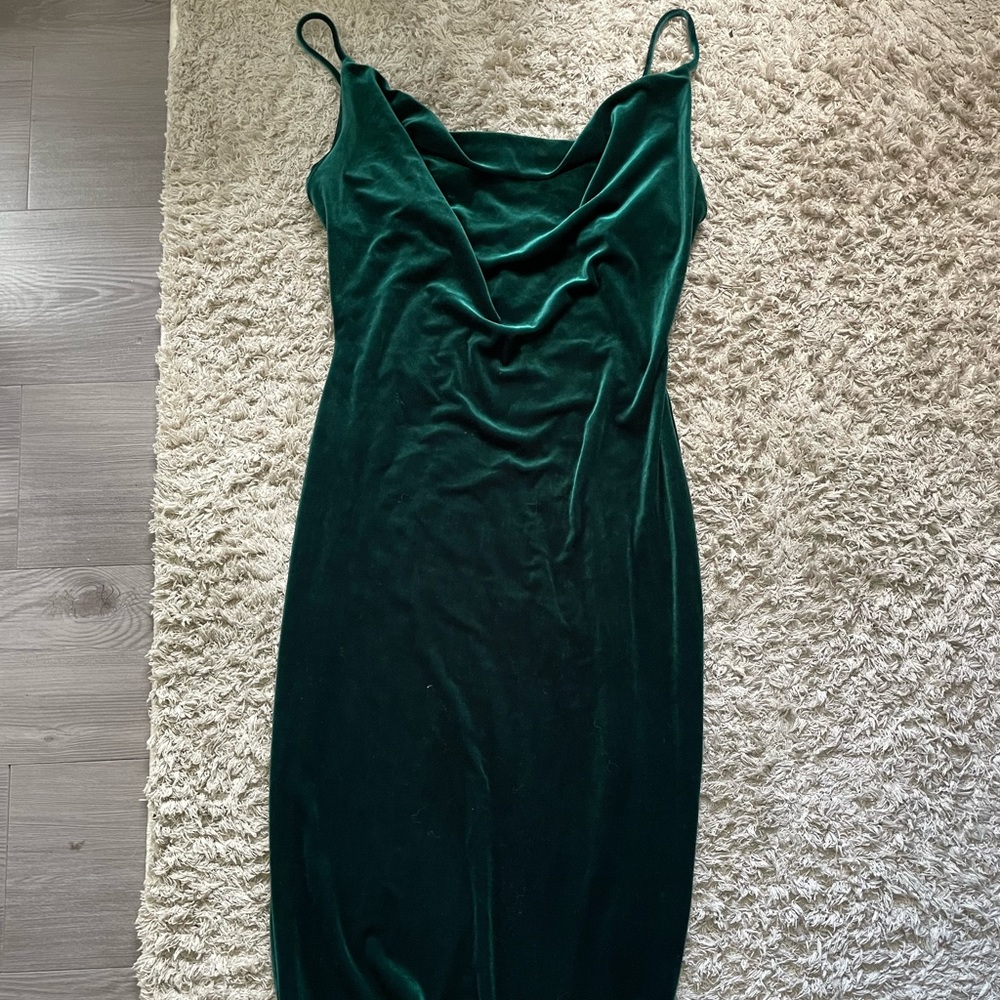 LULU’A VELVET DRESS